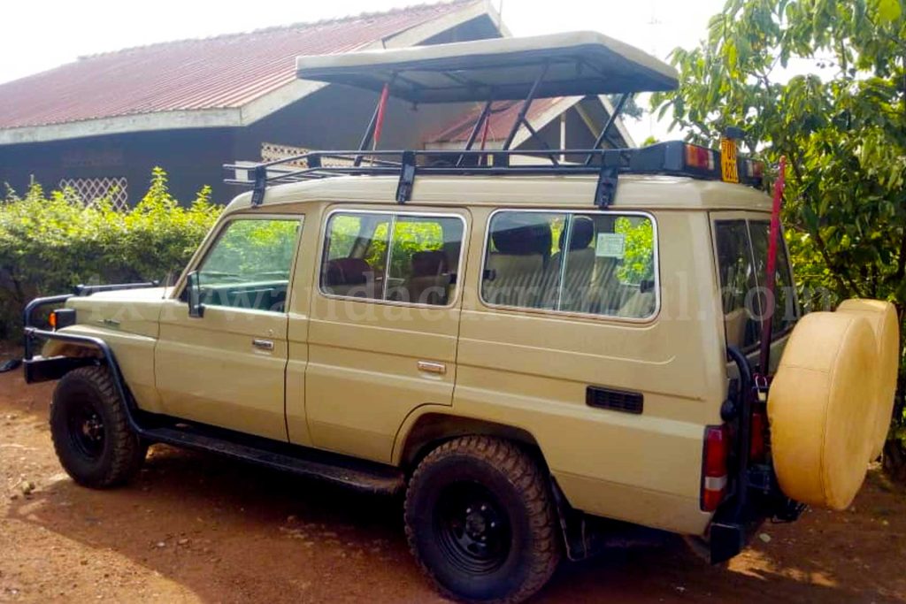 land-cruiser-with-pop-up-roof
