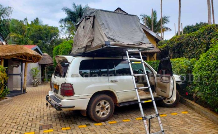 toyota-land-cruiser-vx-v8-with-rooftop-tent